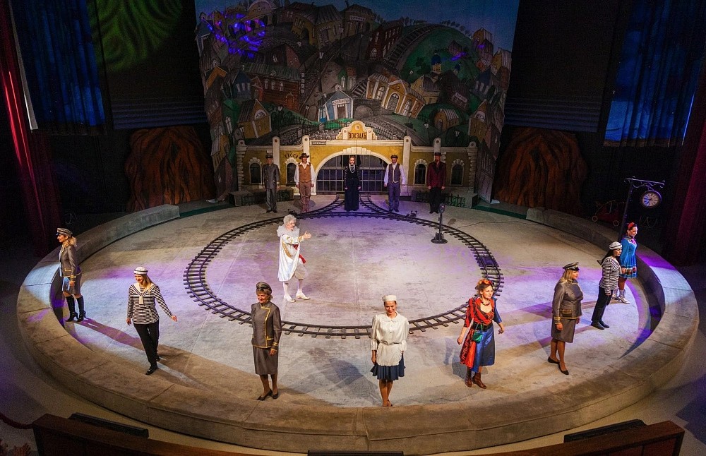 Как животные театра Дурова встречают гостей за кулисами